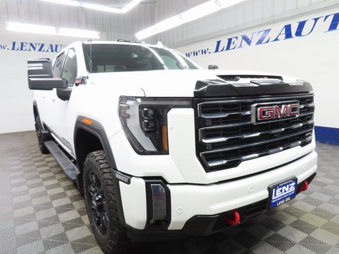 Used 2024 GMC Sierra 2500 AT4 w/ AT4 Preferred Package image 3