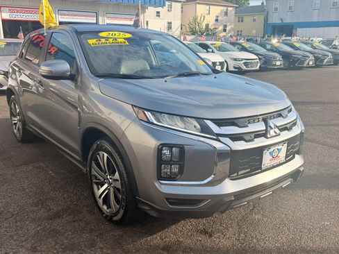 Used 2025 Mitsubishi Outlander Sport SE AWD/4WD image 2