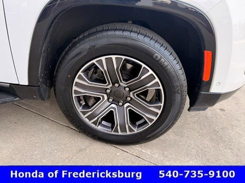 Used 2024 Jeep Wagoneer L Series II w/ Flexible Seating Group image 14