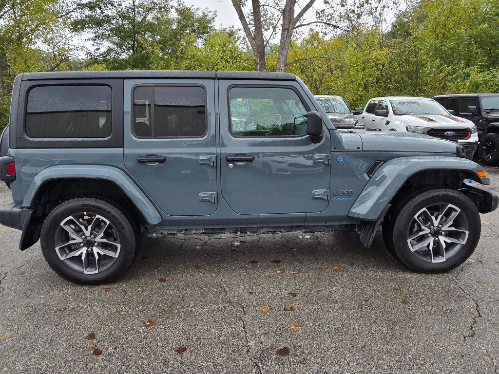 Used 2024 Jeep Wrangler Unlimited w/ Convenience Group AWD/4WD image 9