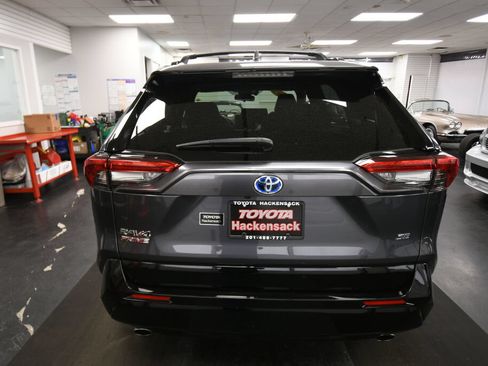 Used 2023 Toyota RAV4 SE w/ Weather & Moonroof Package AWD/4WD image 7
