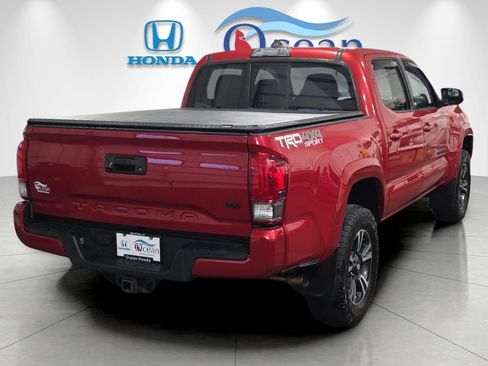 Used 2016 Toyota Tacoma TRD Sport w/ Towing Package image 3