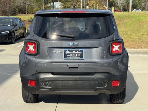 Used 2023 Jeep Renegade Latitude image 13