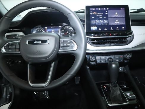 Used 2025 Jeep Compass Limited AWD/4WD image 28