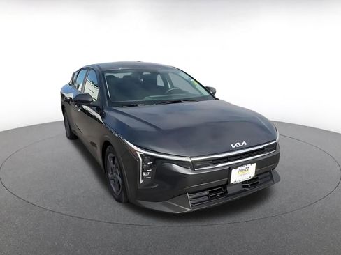 Used 2025 Kia K4 LXS image 3