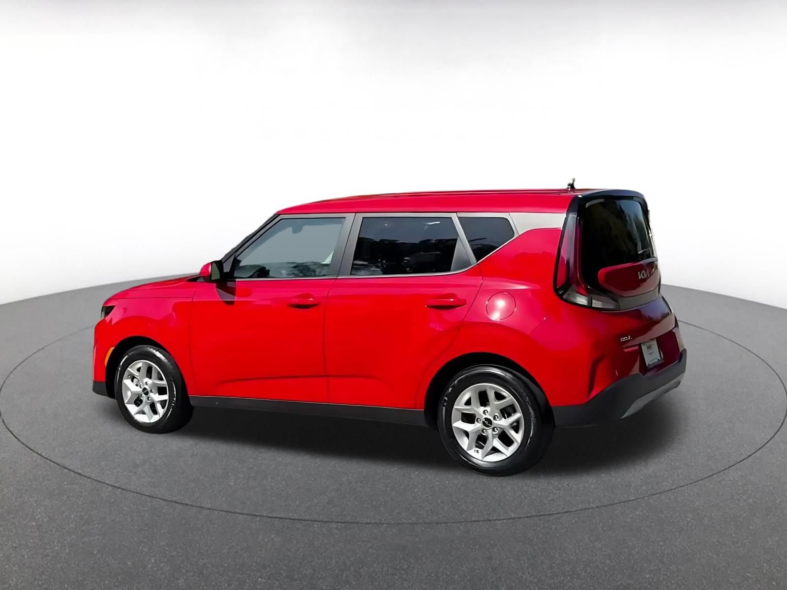 Used 2025 Kia Soul LX w/ LX Technology Package FWD image 9