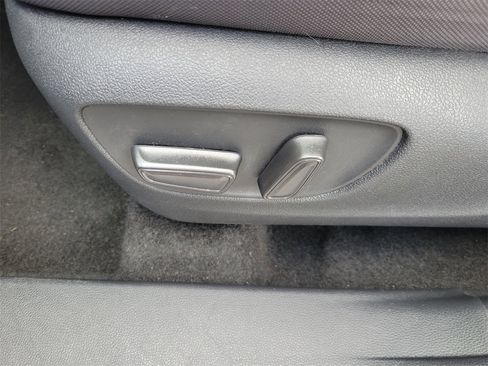 Used 2023 Toyota Highlander LE image 18