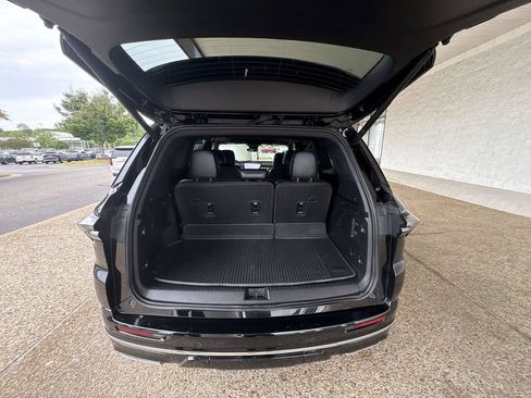 Certified 2025 Buick Enclave Avenir AWD/4WD image 27