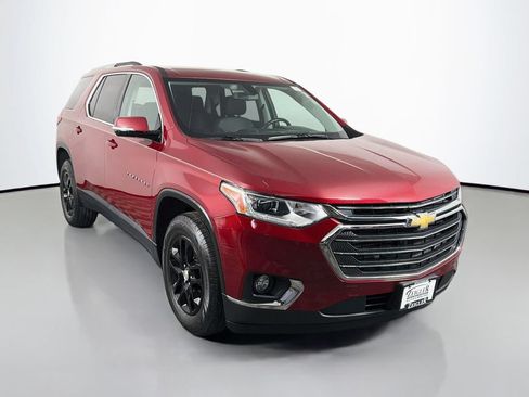 Used 2018 Chevrolet Traverse LT FWD image 1