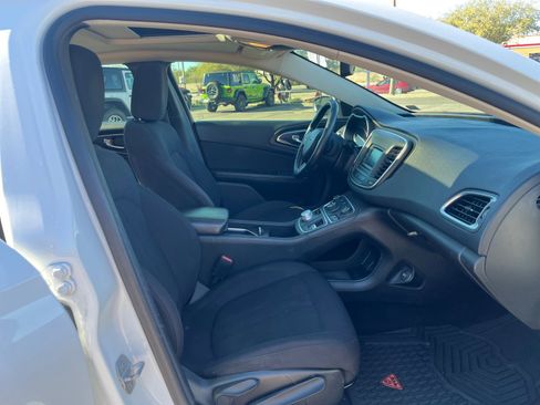 Used 2015 Chrysler 200 Limited w/ Convenience Group image 19