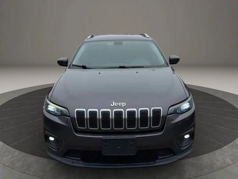 Used 2019 Jeep Cherokee Latitude Plus w/ Comfort/Convenience Group FWD image 4
