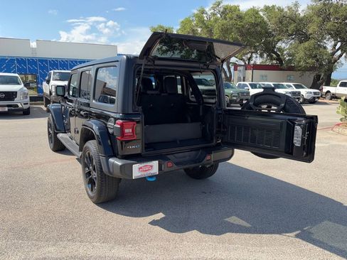 Used 2023 Jeep Wrangler Unlimited Sahara w/ Cold Weather Group AWD/4WD image 30