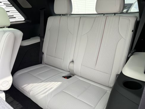 Used 2026 Cadillac Vistiq Sport image 17