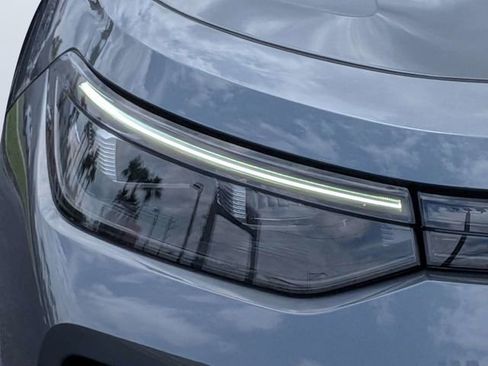 Certified 2025 Volkswagen Tiguan S FWD image 9