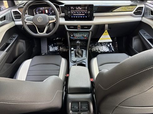 New 2025 Volkswagen Taos SEL image 18