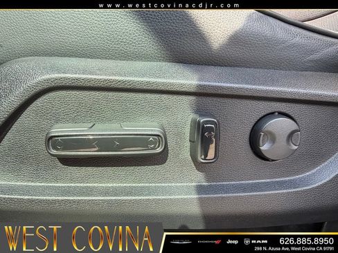Used 2025 Honda Pilot Black Edition image 17