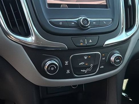 Used 2022 Chevrolet Equinox LS w/ LS Convenience Package FWD image 29