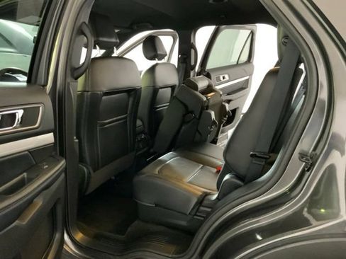 Used 2017 Ford Explorer XLT w/ Equipment Group 202A FWD image 29