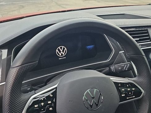 Used 2024 Volkswagen Tiguan SE R-Line AWD/4WD image 10