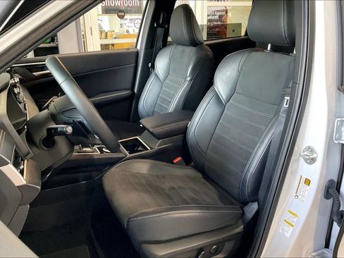 Used 2024 Mitsubishi Outlander SE FWD image 3