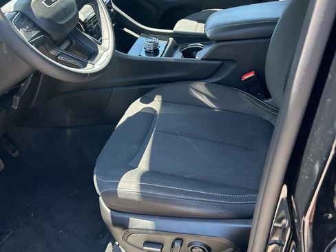 Used 2022 Jeep Grand Cherokee Altitude AWD/4WD image 11