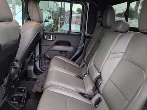 Used 2024 Jeep Gladiator Mojave AWD/4WD image 14