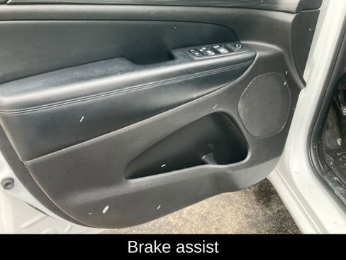 Used 2019 Jeep Grand Cherokee Altitude image 13