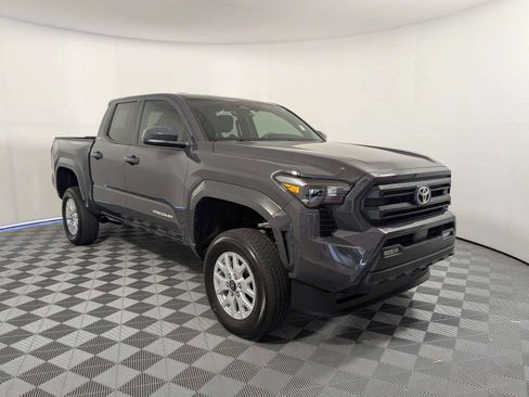 Certified 2025 Toyota Tacoma SR5 AWD/4WD image 3