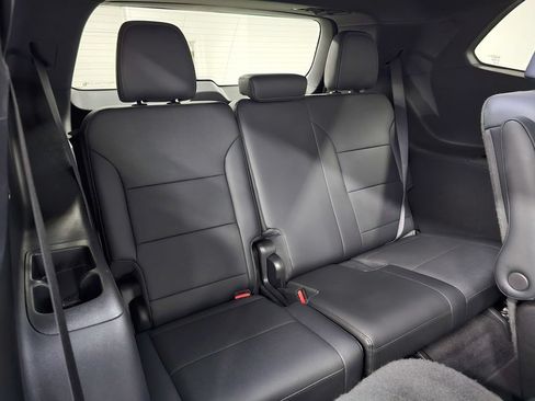 Used 2025 Buick Enclave Preferred FWD image 27