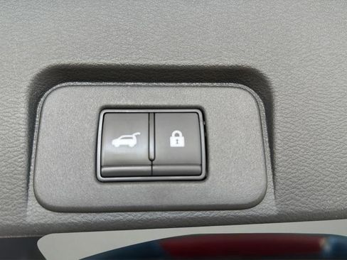 Used 2023 Nissan Rogue SL image 14