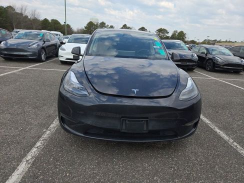 Used 2024 Tesla Model Y Long Range image 3