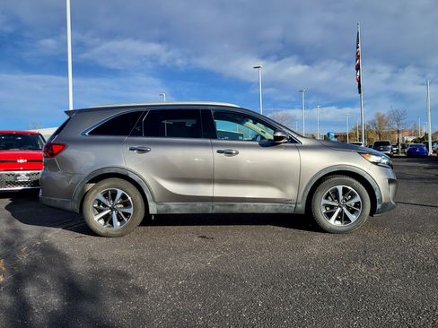 Used 2019 Kia Sorento EX image 3