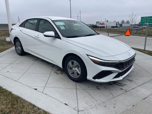 New 2026 Hyundai Elantra SE image 7