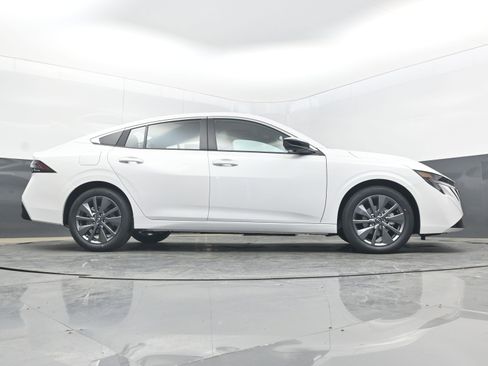 New 2026 Nissan Sentra SL FWD image 30