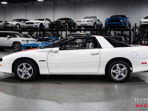Used 1997 Chevrolet Camaro Z28 image 2