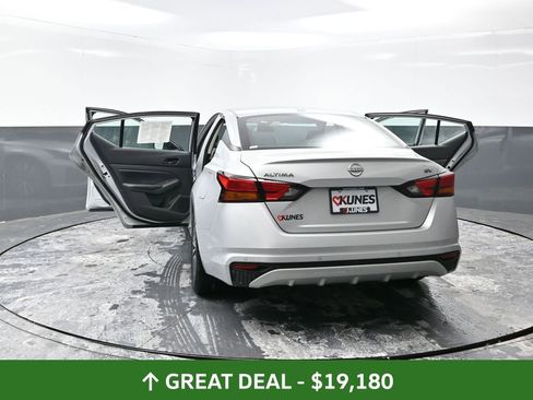 Used 2024 Nissan Altima 2.5 SV image 59