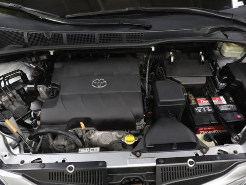 Used 2015 Toyota Sienna LE image 33