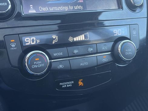 Used 2017 Nissan Rogue SV image 34