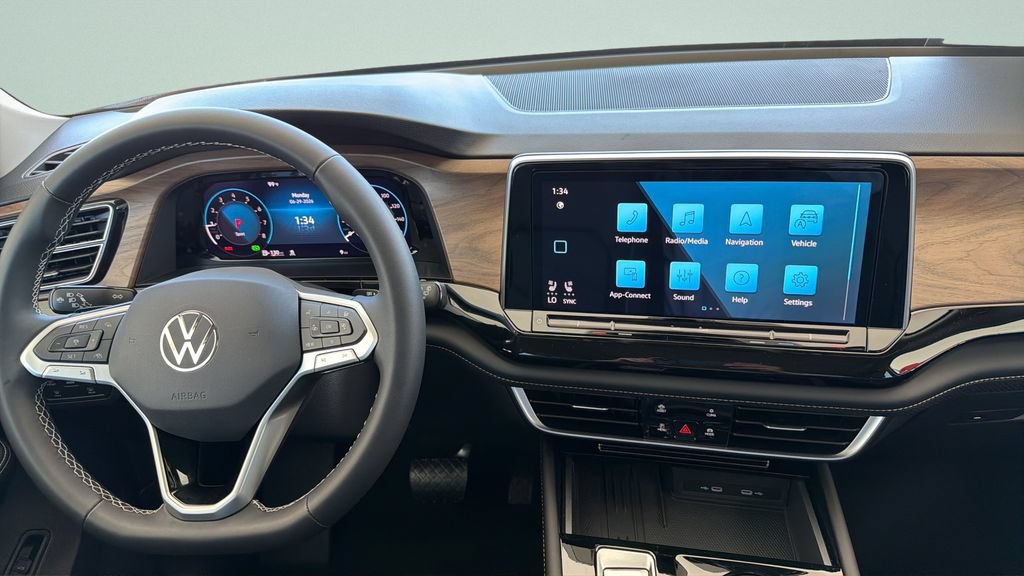New 2026 Volkswagen Atlas SE FWD image 18