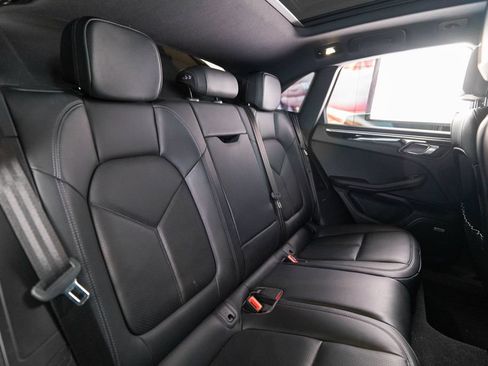 Certified 2020 Porsche Macan AWD/4WD image 38