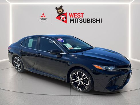 Used 2019 Toyota Camry SE FWD image 7