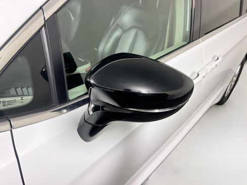 Used 2024 Chrysler Pacifica Touring-L image 12