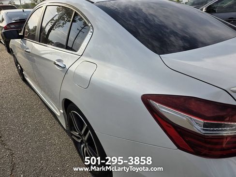 Used 2017 Honda Accord Sport image 8