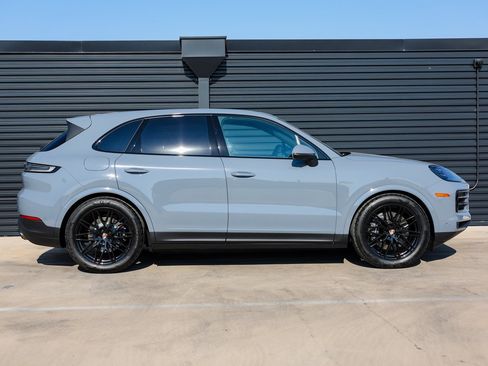 New 2025 Porsche Cayenne image 8