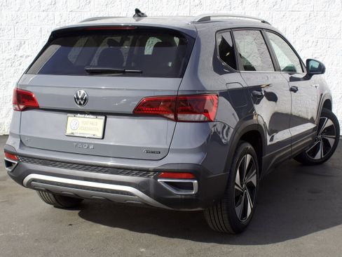 Used 2023 Volkswagen Taos SE w/ Panoramic Sunroof Package image 8