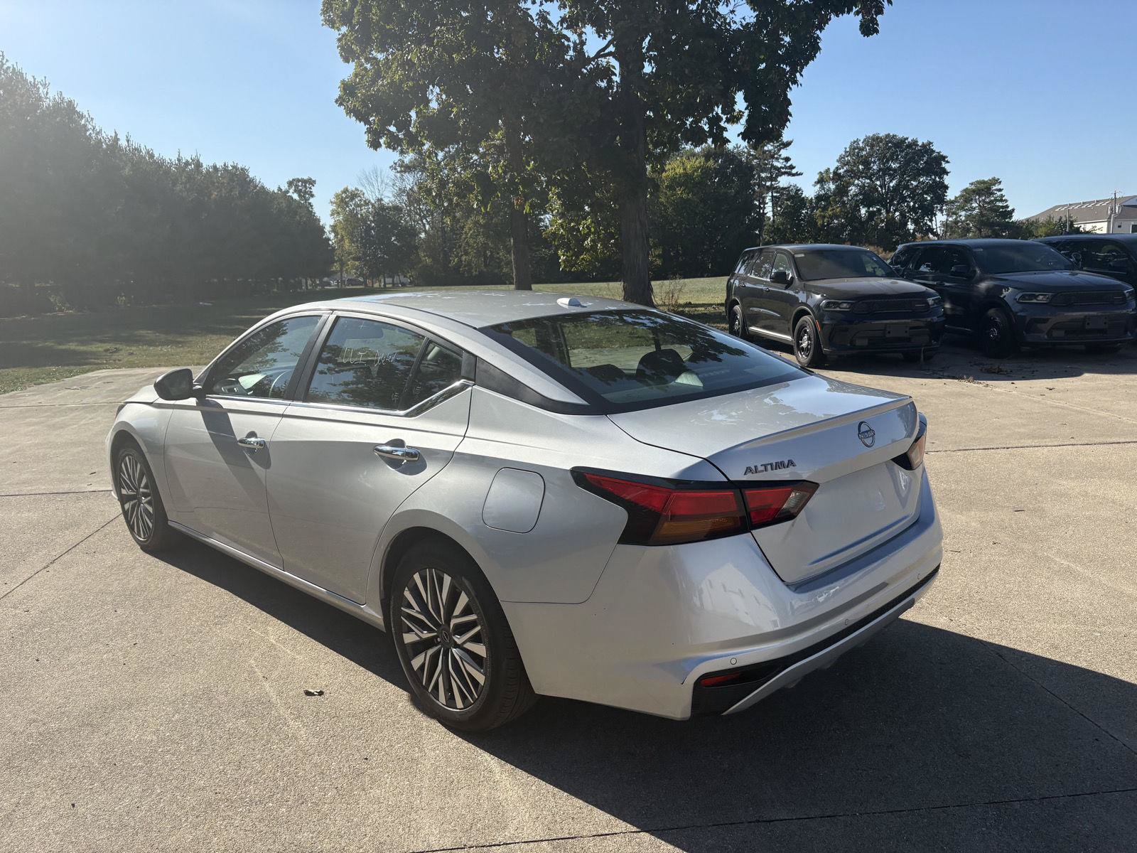Used 2025 Nissan Altima 2.5 SV FWD image 6