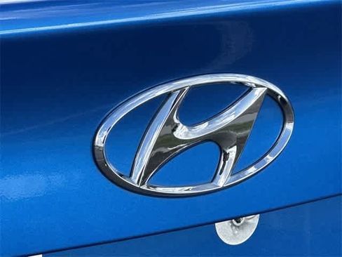 Used 2017 Hyundai Elantra SE image 21