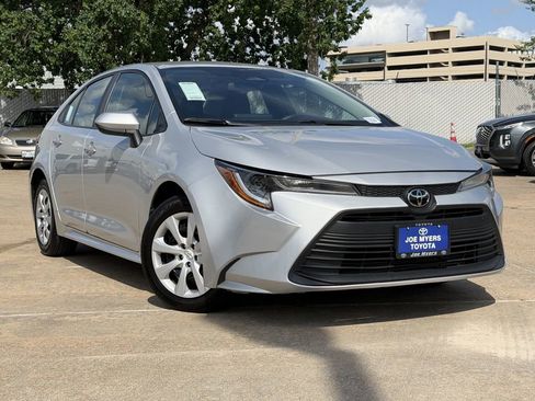 Used 2024 Toyota Corolla LE FWD image 2