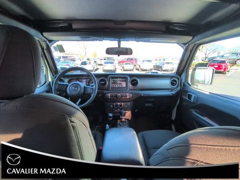 Used 2023 Jeep Gladiator Sport image 13