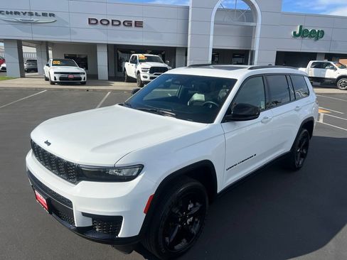 Used 2023 Jeep Grand Cherokee L Laredo AWD/4WD image 3